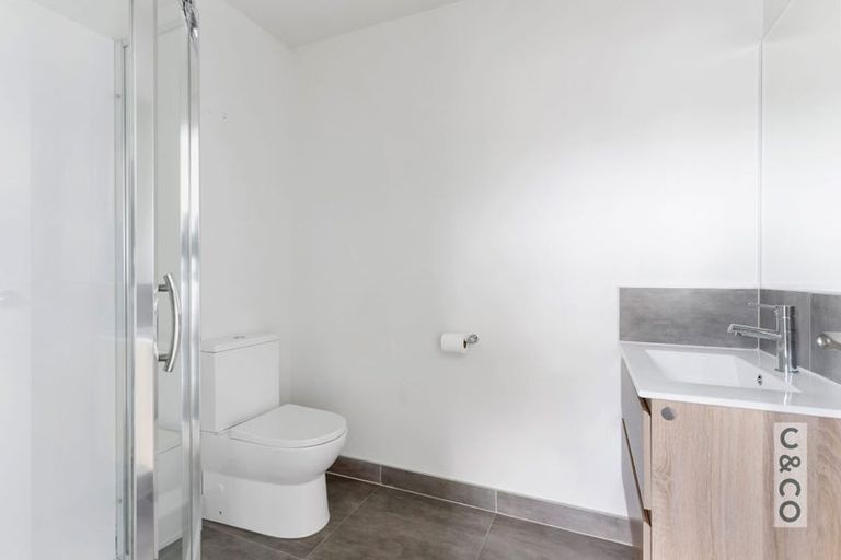 Photo of property in 2e Vinistra Road, Kumeu, 0810