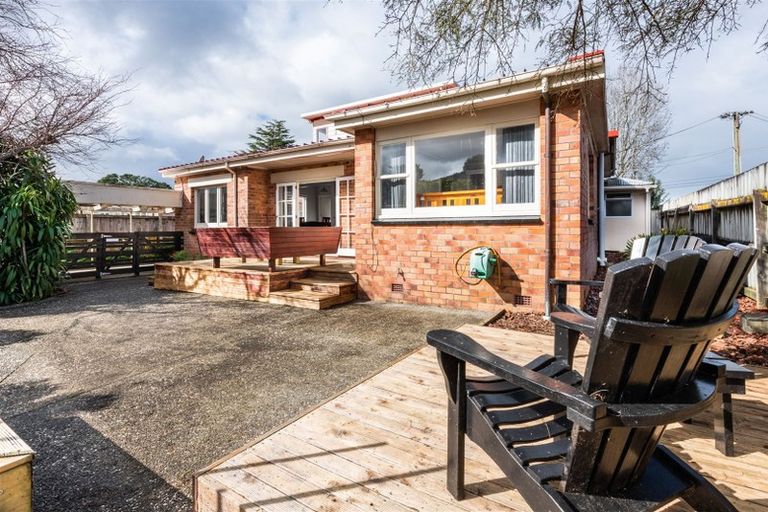 Photo of property in 39 Titirangi Road, New Lynn, Auckland, 0600