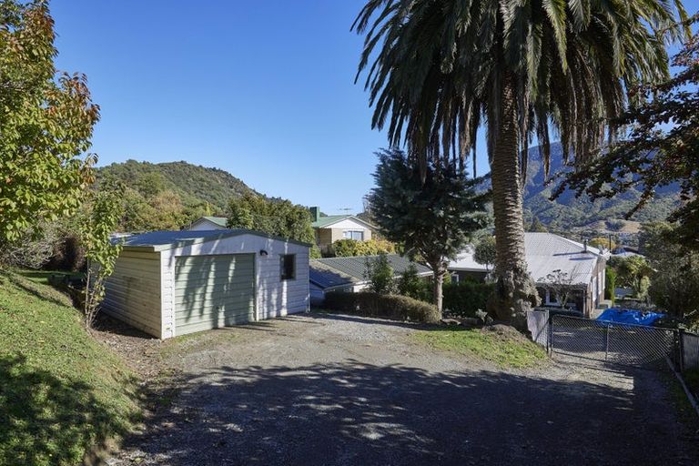 Photo of property in 125 Wellington Street, Picton, 7220