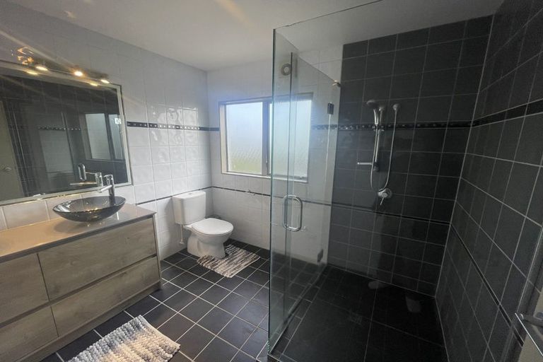 Photo of property in 9 Armstrong Farm Drive, East Tamaki Heights, Auckland, 2016