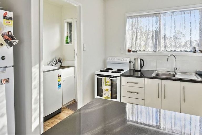 Photo of property in 2/15 Sharland Avenue, Manurewa, Auckland, 2102