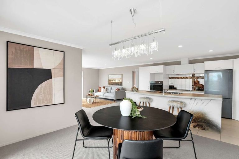 Photo of property in 11 Wai Place, One Tree Point, 0118