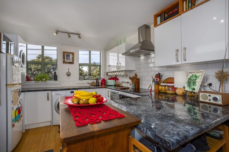 Photo of property in 2/168 Tinakori Road, Thorndon, Wellington, 6011