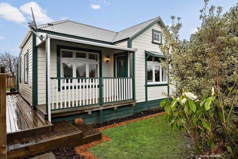 Photo of property in 16 New York Street, Martinborough, 5711