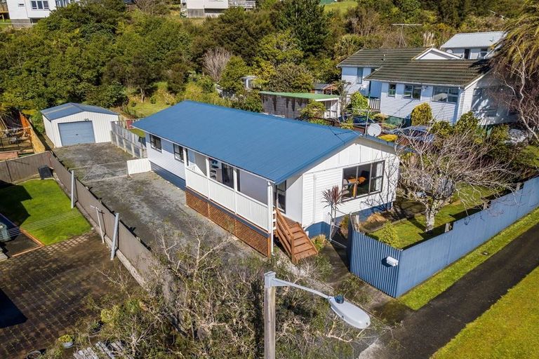 Photo of property in 2 Harold Grove, Stokes Valley, Lower Hutt, 5019