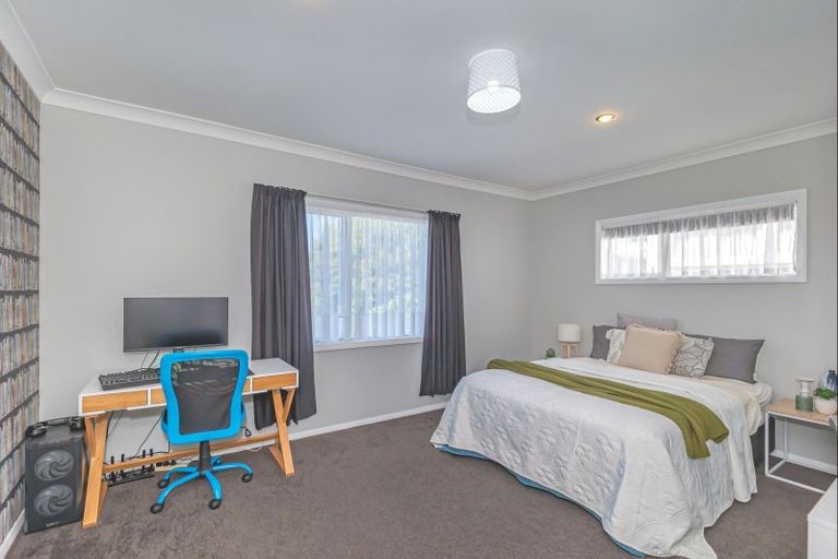 Photo of property in 28 Chester Street, Levin, 5510