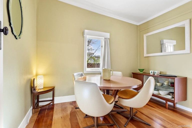 Photo of property in 5 Pine Street, New Lynn, Auckland, 0600