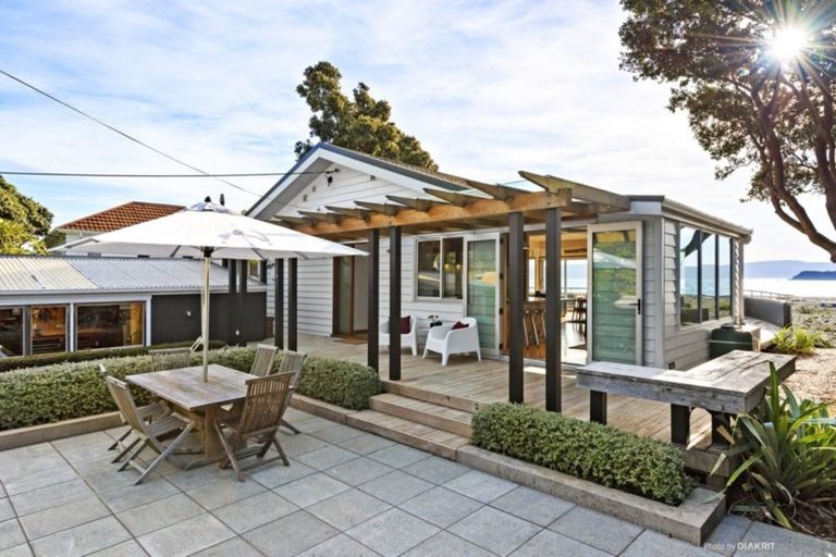 Photo of property in 42 Pukatea Street, Eastbourne, Lower Hutt, 5013