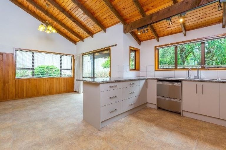 Photo of property in 5 Totara Road, Stanmore Bay, Whangaparaoa, 0932