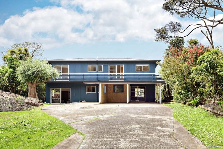 Photo of property in 91 Seaview Road, Piha, New Lynn, 0772