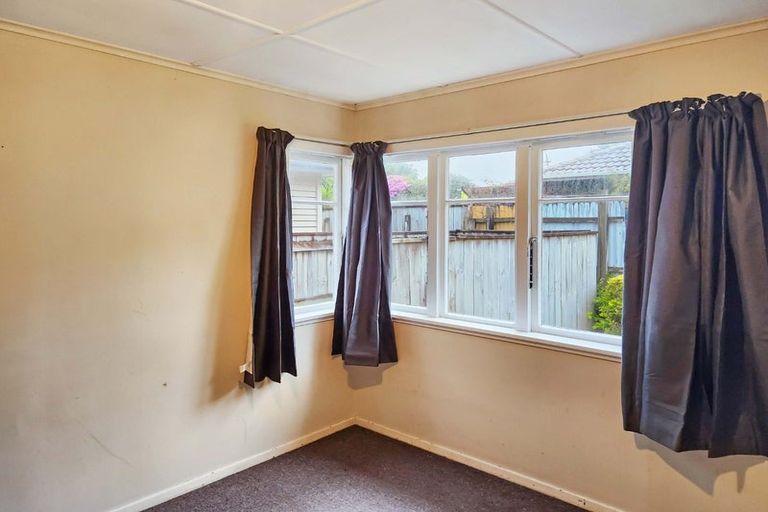 Photo of property in 1 Hine Road, Wainuiomata, Lower Hutt, 5014