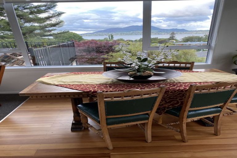Photo of property in 6 Earle Place, Acacia Bay, Taupo, 3330