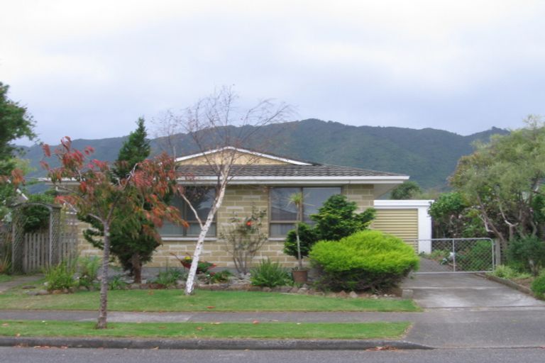 Photo of property in 3 Matai Street, Waikanae, 5036