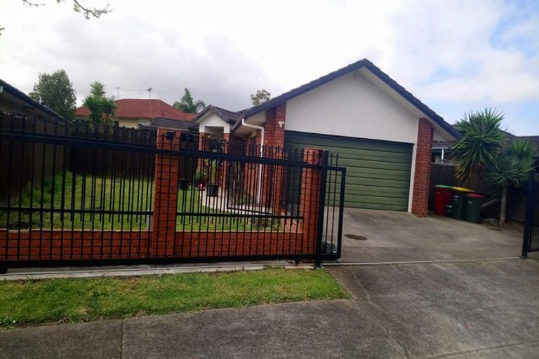 Photo of property in 8 Carisbrook Crescent, Papakura, 2110