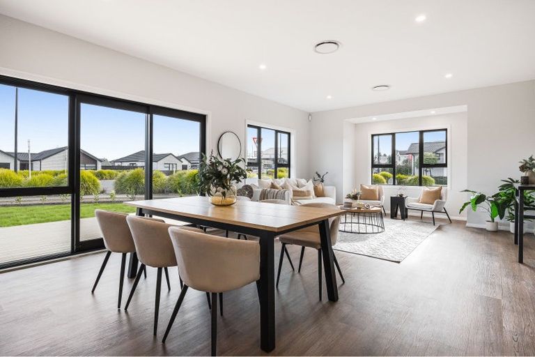 Photo of property in 106 Metoriti Crescent, Karaka, 2124