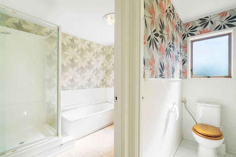 Photo of property in 19 Matuhi Rise, Henderson, Auckland, 0612