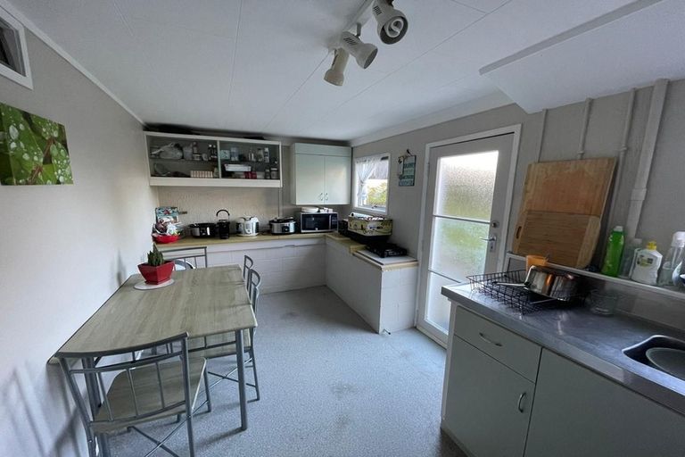 Photo of property in 17 Woodvale Road, Glen Eden, Auckland, 0602