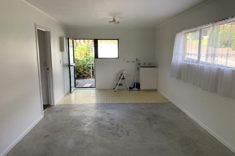 Photo of property in 2/4 Eagle Place, Red Beach, 0932