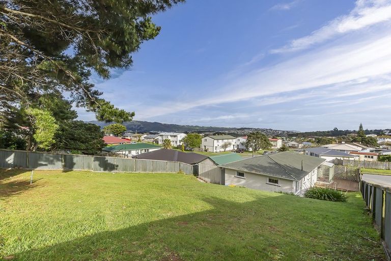 Photo of property in 74 Arahura Crescent, Waitangirua, Porirua, 5024