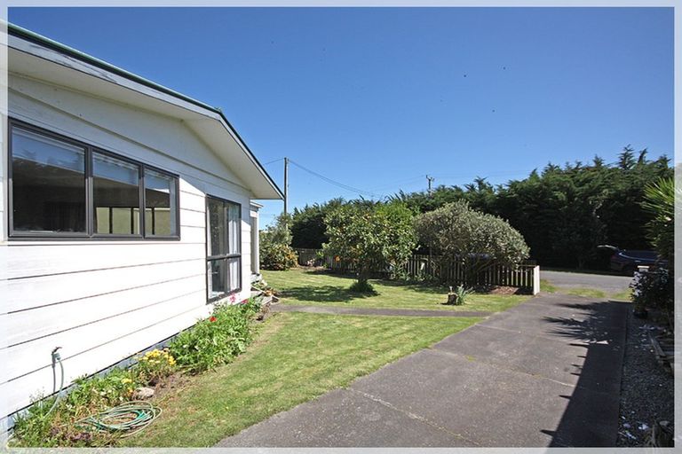 Photo of property in 7 Punga Street, Tangimoana, 4822