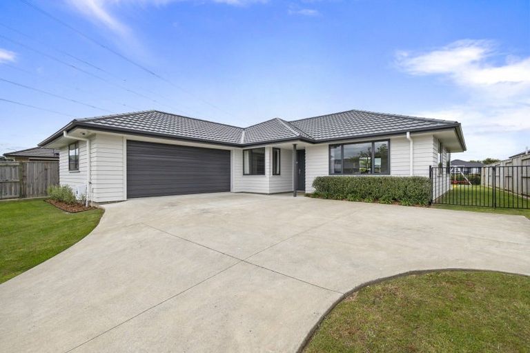 Photo of property in 21 Sardinia Grove, Fitzherbert, Palmerston North, 4410
