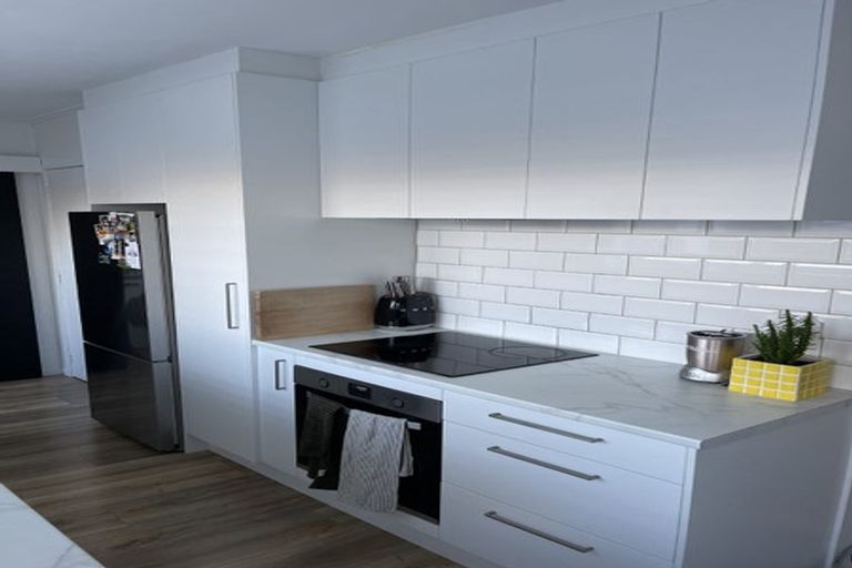 Photo of property in 1/38 Hillcrest Avenue, Hillcrest, Auckland, 0627