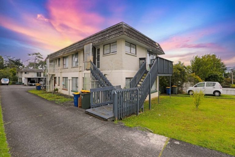 Photo of property in 2/126 Lynwood Road, New Lynn, Auckland, 0600