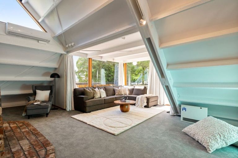 Photo of property in 52 Amapur Drive, Khandallah, Wellington, 6035