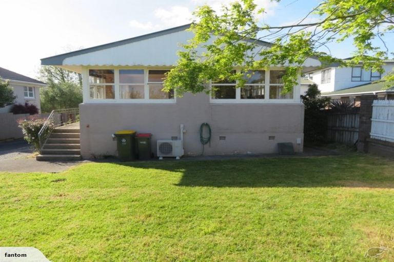 Photo of property in 1/16 Bradbury Road, Botany Downs, Auckland, 2010