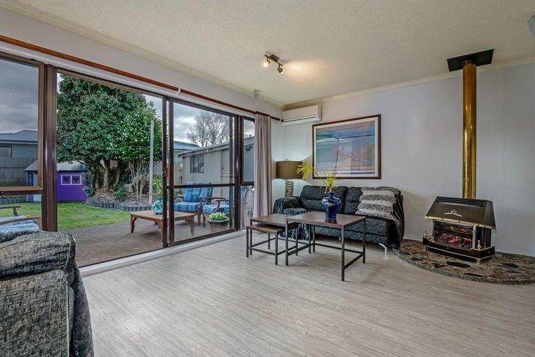 Photo of property in 21 Lyndale Place, Kelvin Grove, Palmerston North, 4414