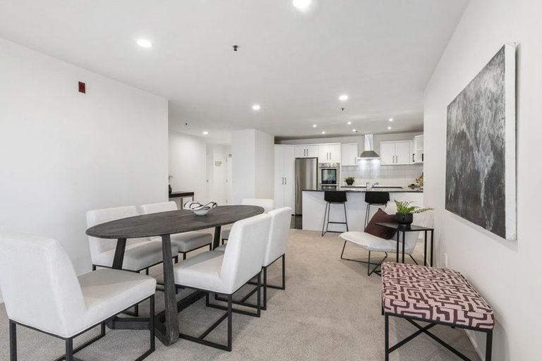 Photo of property in 5c The Promenade, Takapuna, Auckland, 0622