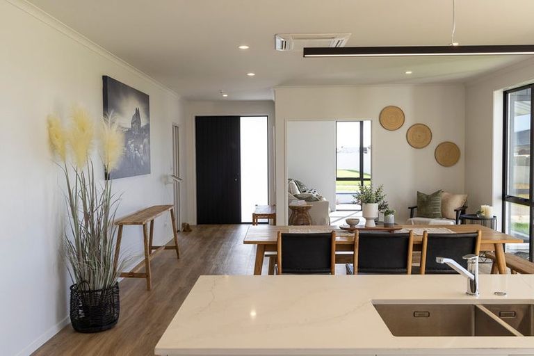 Photo of property in 3 Taurangawaka Road, One Tree Point, 0118