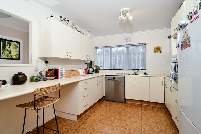 Photo of property in 6 Westvale Avenue, Ranui, Auckland, 0612
