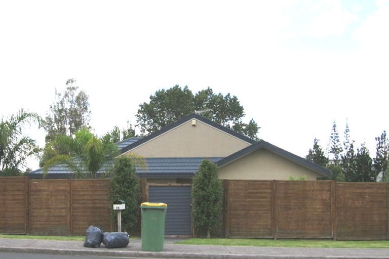 Photo of property in 14 Berkshire Terrace, Massey, Auckland, 0614