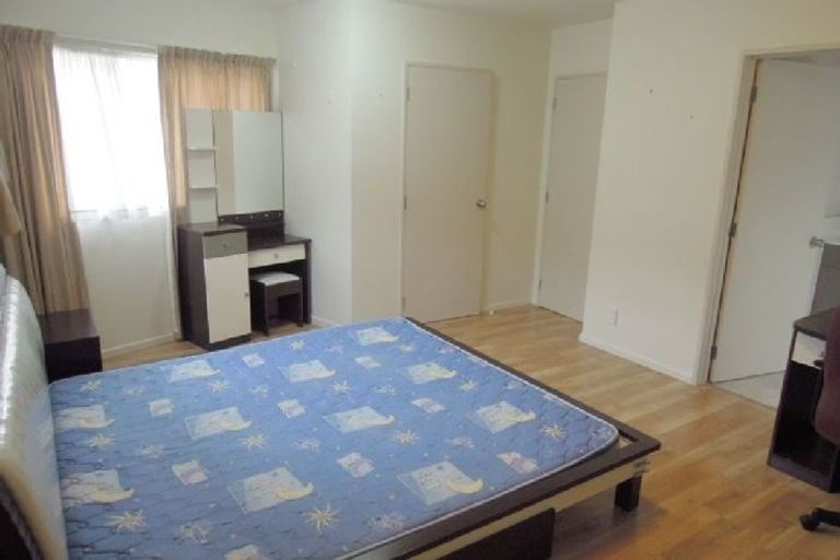 Photo of property in 14a Cypress Place, Sunnynook, Auckland, 0620