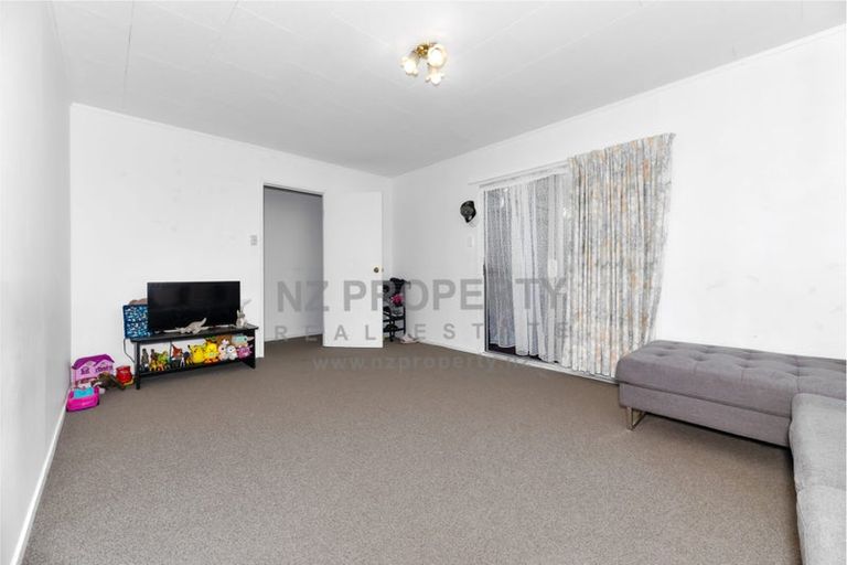 Photo of property in 46 Parrs Cross Road, Henderson, Auckland, 0612