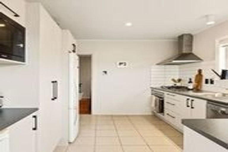 Photo of property in 84a Triangle Road, Massey, Auckland, 0614