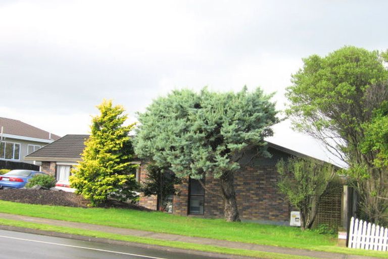 Photo of property in 120 Botany Road, Botany Downs, Auckland, 2010