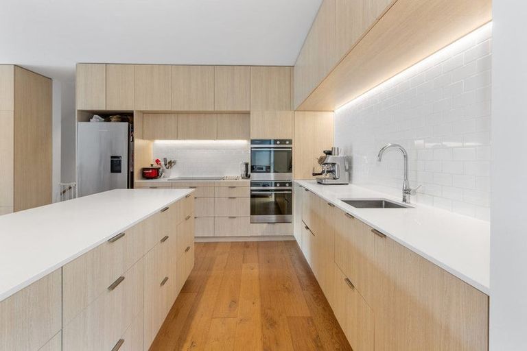 Photo of property in 5 Jean Caldwell Way, Island Bay, Wellington, 6023