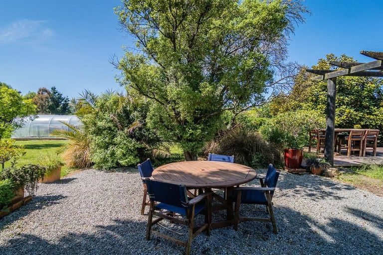 Photo of property in 72 Timaru Road, Waimate, 7924