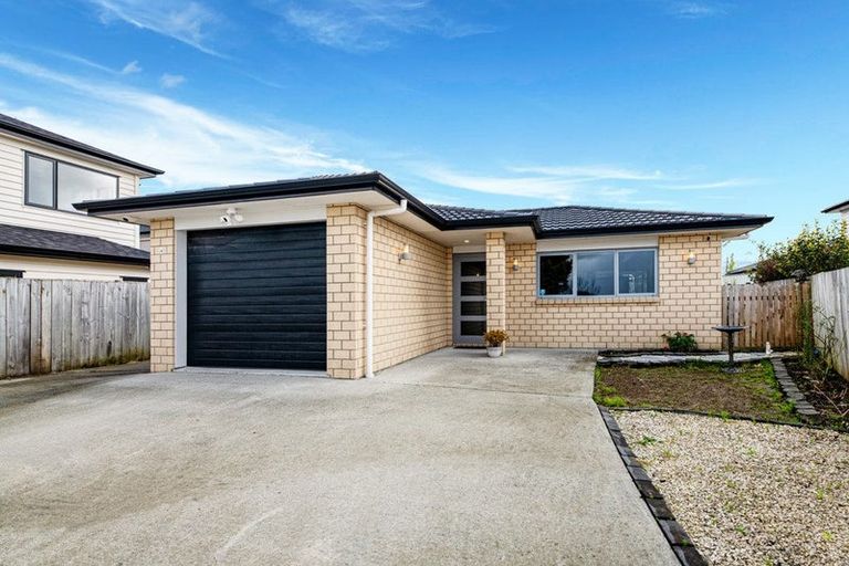Photo of property in 110a Royal Road, Massey, Auckland, 0614