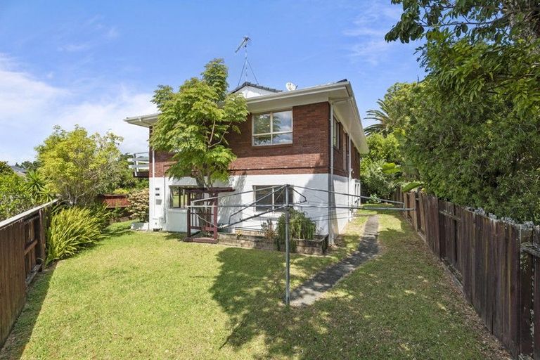 Photo of property in 13 Tarahanga Street, Northcote, Auckland, 0627