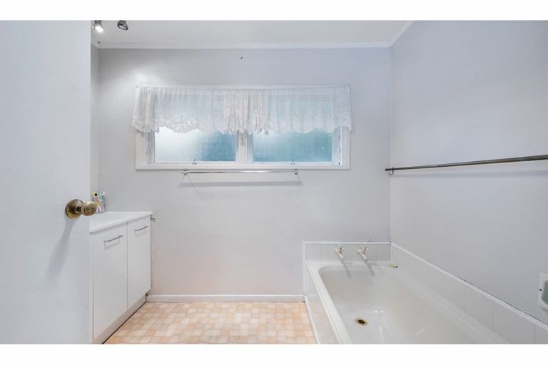 Photo of property in 1 Totaravale Street, Pukehangi, Rotorua, 3015