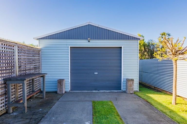 Photo of property in 13 Waverley Street, Waipawa, 4210