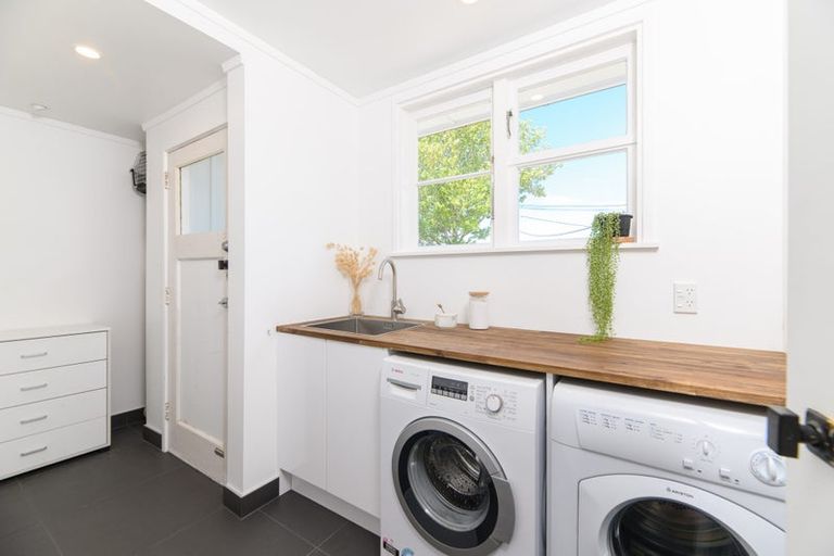 Photo of property in 1/11 Hill Crescent, New Lynn, Auckland, 0600