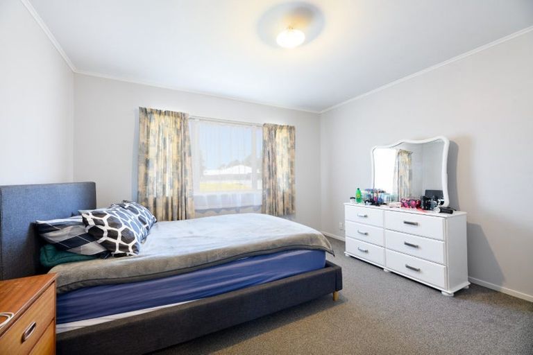 Photo of property in 16 Abel Tasman Avenue, Henderson, Auckland, 0610