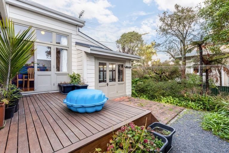 Photo of property in 152 Russell Terrace, Berhampore, Wellington, 6023