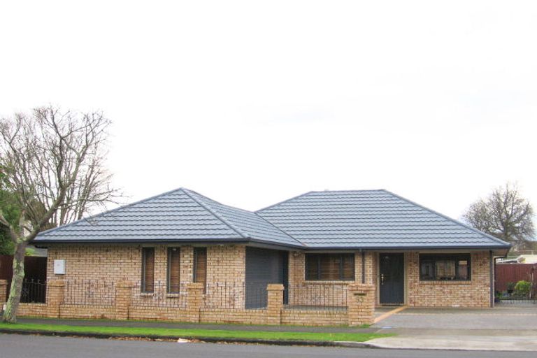 Photo of property in 83 Pahiatua Street, Hokowhitu, Palmerston North, 4410