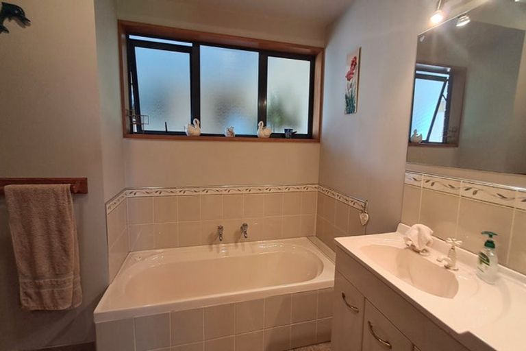 Photo of property in 19 Kew Road, Westport, 7825