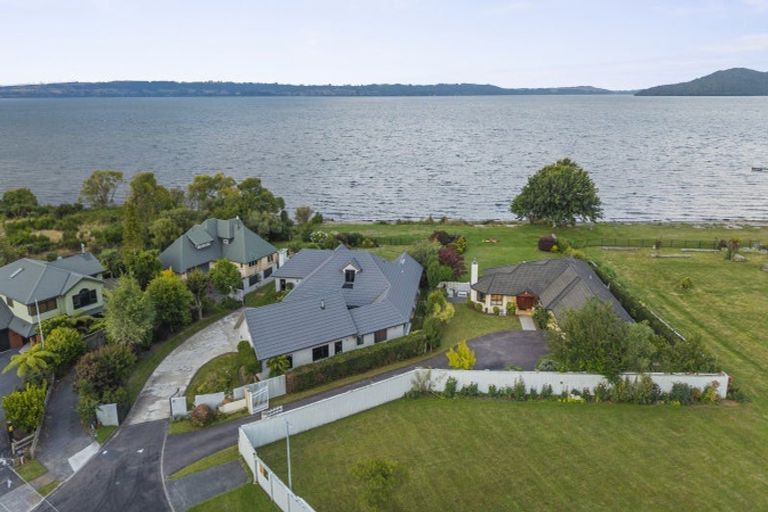 Photo of property in 20 Gemini Place, Kawaha Point, Rotorua, 3010